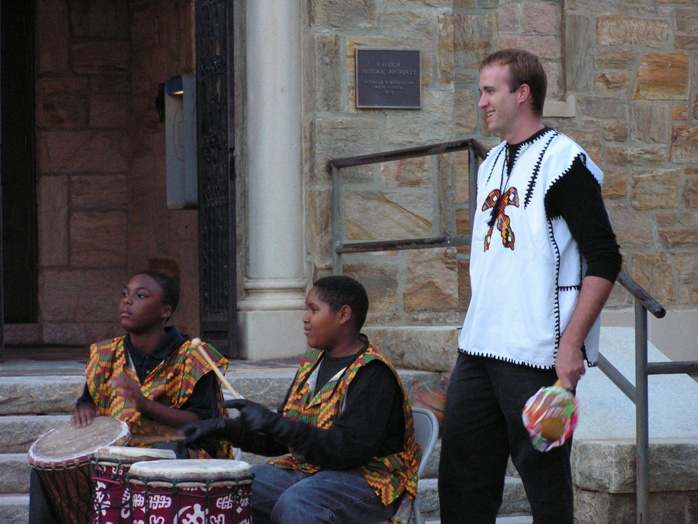 ./2006/African Drums/AfrdrumsPeaceBroughton210029.jpg
